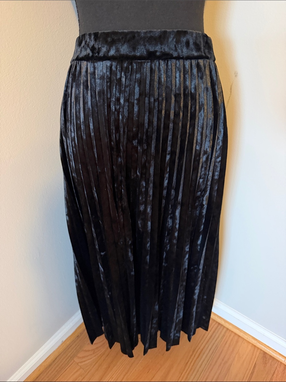 eva mendes for New York & Company Black Velvet Pleated Midi Skirt